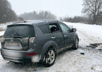 ДТП на Рівненщині: внаслідок зіткнення кросоверів постраждали троє дорослих та двоє дітей. ФОТО | Кримінальні новини