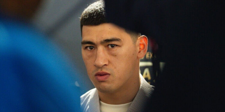 Грубая ошибка Бивола. Оказался на настиле и остался без титула