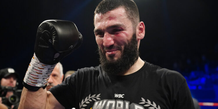 Тищенко — о победе Бетербиева над Смитом: «Бой сложился так, как я предполагал: Артур выиграл его с преимуществом»