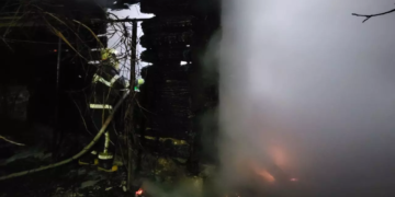 У селі на Житомирщині рятувальники під час ліквідації пожежі натрапили на тіло жінки. ФОТО | Кримінальні новини