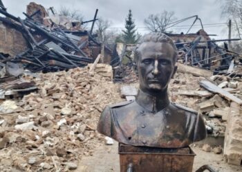 У МКІП викрили російський фейк про «здане на брухт» погруддя Шухевича зі знищеного музею