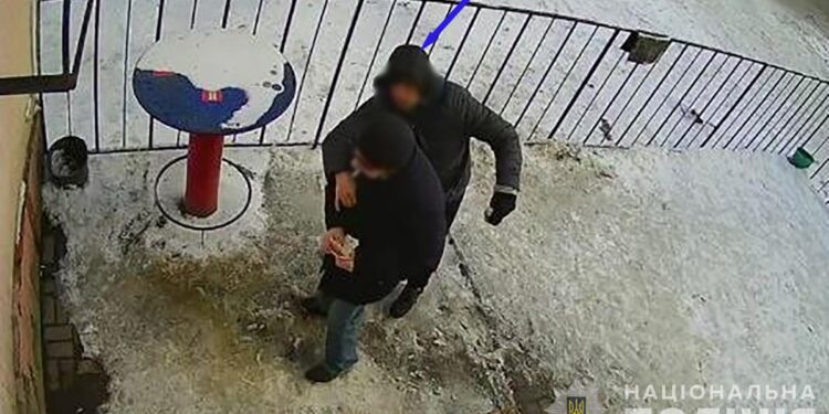 У Запоріжжі затримано злодюгу, який пограбував літнього чоловіка біля банкомату. ФОТО | Кримінальні новини