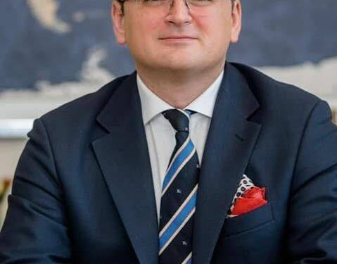 «Якщо у нас закінчиться зброя, ми будемо воювати лопатами», — міністр закордонних справ України