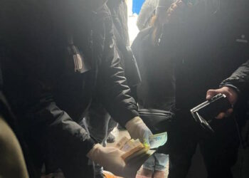 На одеському «7 кілометрі» двоє поліцейських змушували підприємців щомісячно платити данину (фото) — Одеса