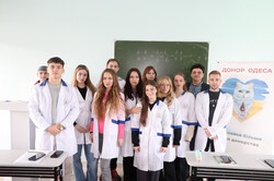 Одеські волонтери та медики продовжують роботу з популяризації донорства крові та здорового способу життя в молодіжному середовищі