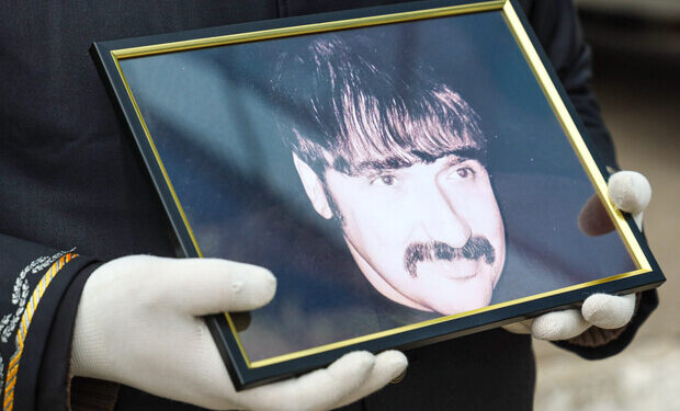 «Одесский джентльмен»: у киностудии простились с известным актером Евгением Хаитом