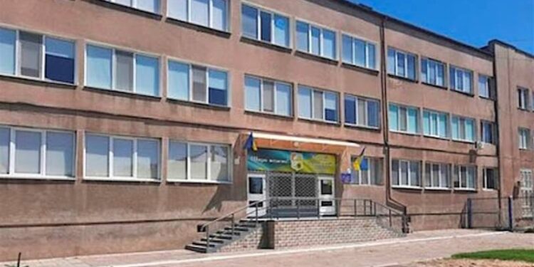 Перша школа Ізмаїла замінована, дітей вивели на вулицю