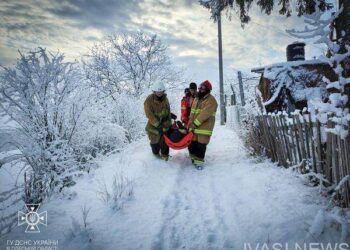 Подільські рятувальники забезпечили проїзд «швидкої» до хворого чоловіка