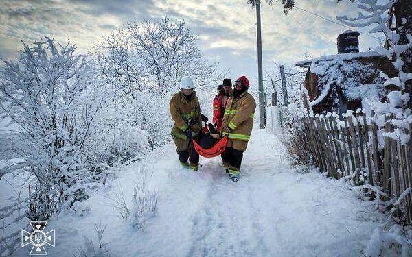Подільські рятувальники забезпечили проїзд «швидкої» до хворого чоловіка