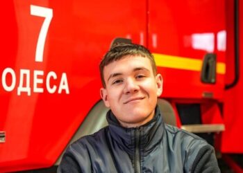 Сын спасателя, погибшего во время пожара в колледже на Троицкой, служит в ГСЧС