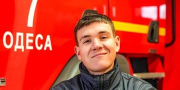 Сын спасателя, погибшего во время пожара в колледже на Троицкой, служит в ГСЧС