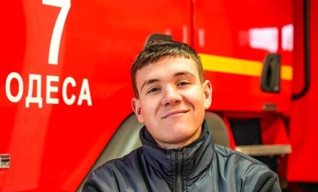 Сын спасателя, погибшего во время пожара в колледже на Троицкой, служит в ГСЧС