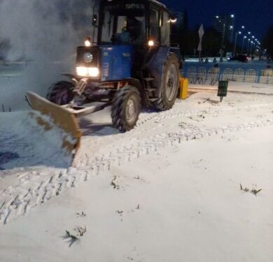 В Южненській громаді комунальники почали розчищати дороги від снігу з ночі | YНовини одещіни