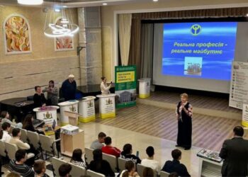 В Южному представники ТЦК та одеського вишу презентували старшокласникам перспективні професії | YНовини одещіни
