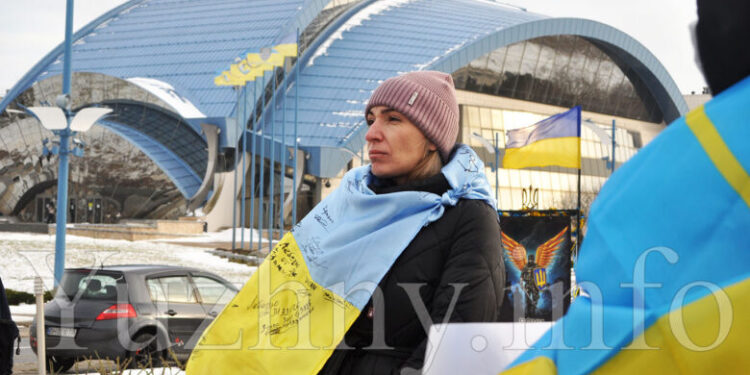 В Южному родичі військовослужбовців провели пікет, вимагаючи демобілізацію (фото, відео) | YНовини одещіни