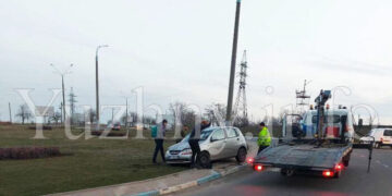 Біля «якоря» при в’їзді в Южне перевернувся автомобіль | YНовини одещіни