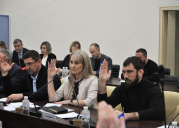 Дві депутатки Южненської міськради повернулися з-за кордону і долучилися до сесії | YНовини одещіни