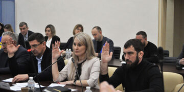 Дві депутатки Южненської міськради повернулися з-за кордону і долучилися до сесії | YНовини одещіни