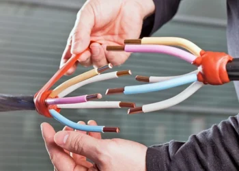 Механическое соединение силовых кабелей