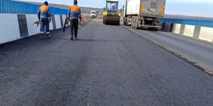 На автодорозі Одеса-Рені завершують ремонтні роботи на аварійному мосту