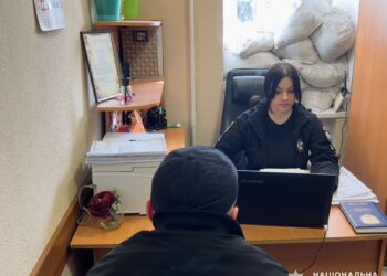 В Одесі грабіжник вдарив жінку та відібрав у неї сумку з грошима – його затримали — Одеса