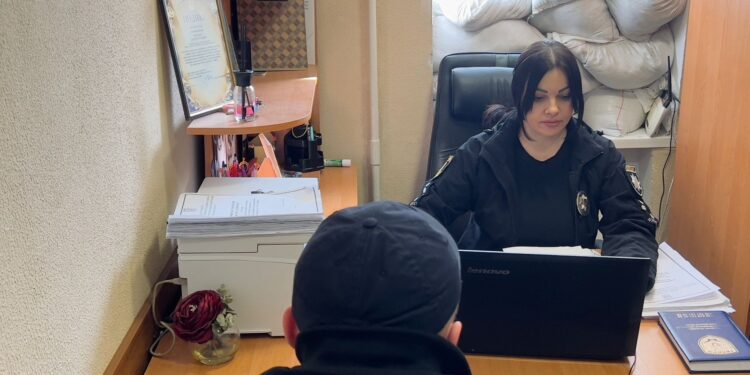 В Одесі грабіжник вдарив жінку та відібрав у неї сумку з грошима – його затримали — Одеса