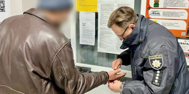 За домашнє насильство повідомили про підозру жителям Одещини