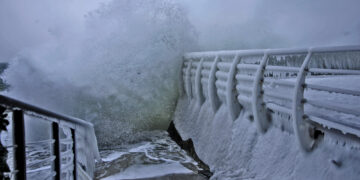 Завораживающие кадры замершей одесской набережной