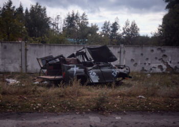 Ідентифікували російського офіцера, який розстрілював цивільні авто в Гостомелі