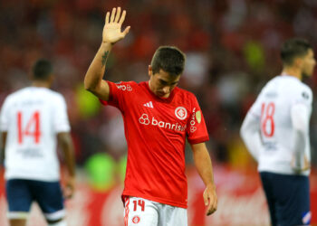 Карлос де Пена отстранен от тренировок «Интернасьонала». Известна причина (15 марта 2024 г.) — Новости футбола