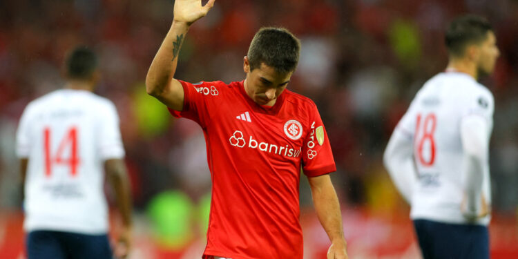 Карлос де Пена отстранен от тренировок «Интернасьонала». Известна причина (15 марта 2024 г.) — Новости футбола