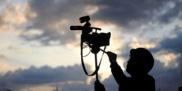 Із Польщі депортували двох українських журналістів, які розслідували тему торгівлі з РФ