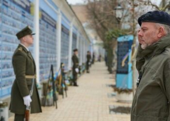 У Києві голова Військового комітету НАТО вшанував пам’ять полеглих українських воїнів