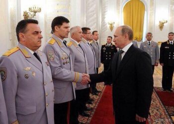 Путін масово звільняє генералів