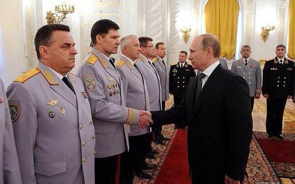 Путін масово звільняє генералів