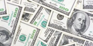 Долар стабілізувався, однак вже завтра очікують подорожчання валюти