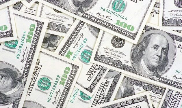 Долар стабілізувався, однак вже завтра очікують подорожчання валюти