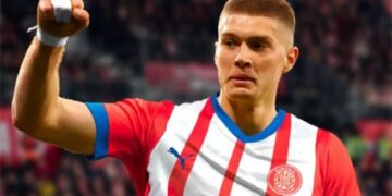 Черкащанин Довбик тричі поспіль став кращим гравцем місяця в своїй команді