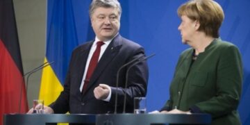 Порошенко обговорить з Меркель Донбас, ситуацію на Азовському морі і Крим