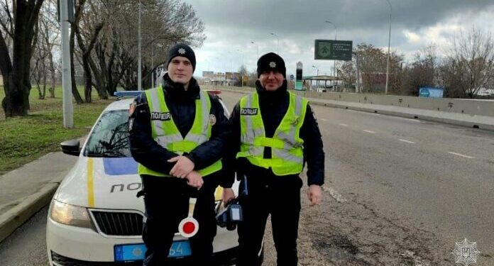 В Одесі патрульні допомогли породіллі оперативно дістатися до пологового будинку
