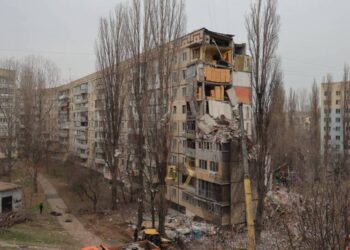 Приліт дрона до одеської багатоповерхівки: загинули дві людини, під завалами шукають маму з немовлям