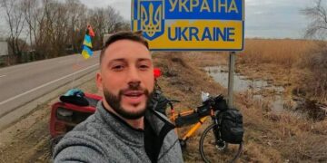 Три місяці на велосипеді Україною: Ізмаїл став останньою точкою туру португальця