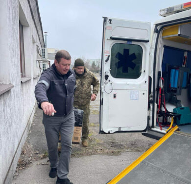 Волонтери порту Південний передали на фронт п’яту карету “швидкої” (фото) | YНовини одещіни