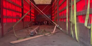 Заплатили за втечу 6 тис. доларів: фуру з ухилянтами затримали прикордонники на Одещині