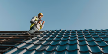 Як правильно виконати монтаж металочерепиці: покрокове керівництво