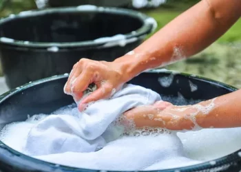 Як правильно прасувати жіночі вишиванки?