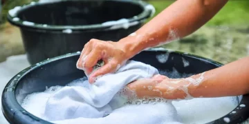 Як правильно прасувати жіночі вишиванки?