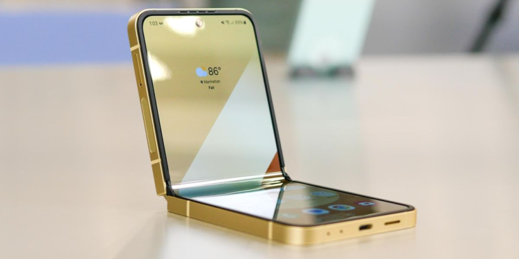 Будущее смартфонов: гибкий экран и Samsung Flip 6 изменяют правила игры