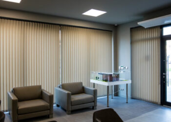 Вертикальные жалюзи: особенности и советы по выбору