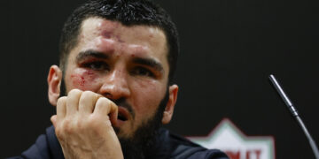 Обманутые ожидания. Бетербиев снялся с главного боя в жизни